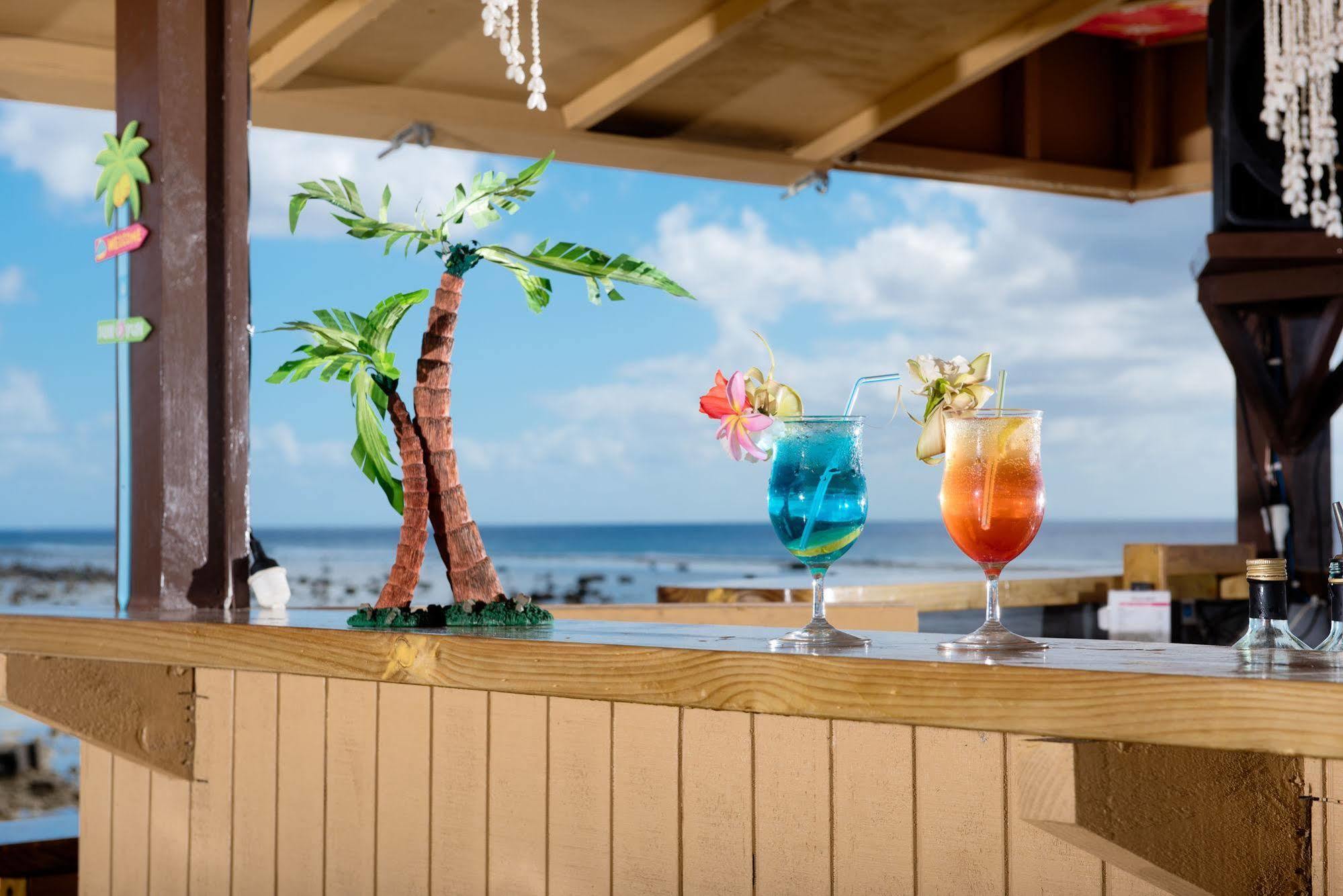 The Islander Hotel ラロトンガ島 エクステリア 写真