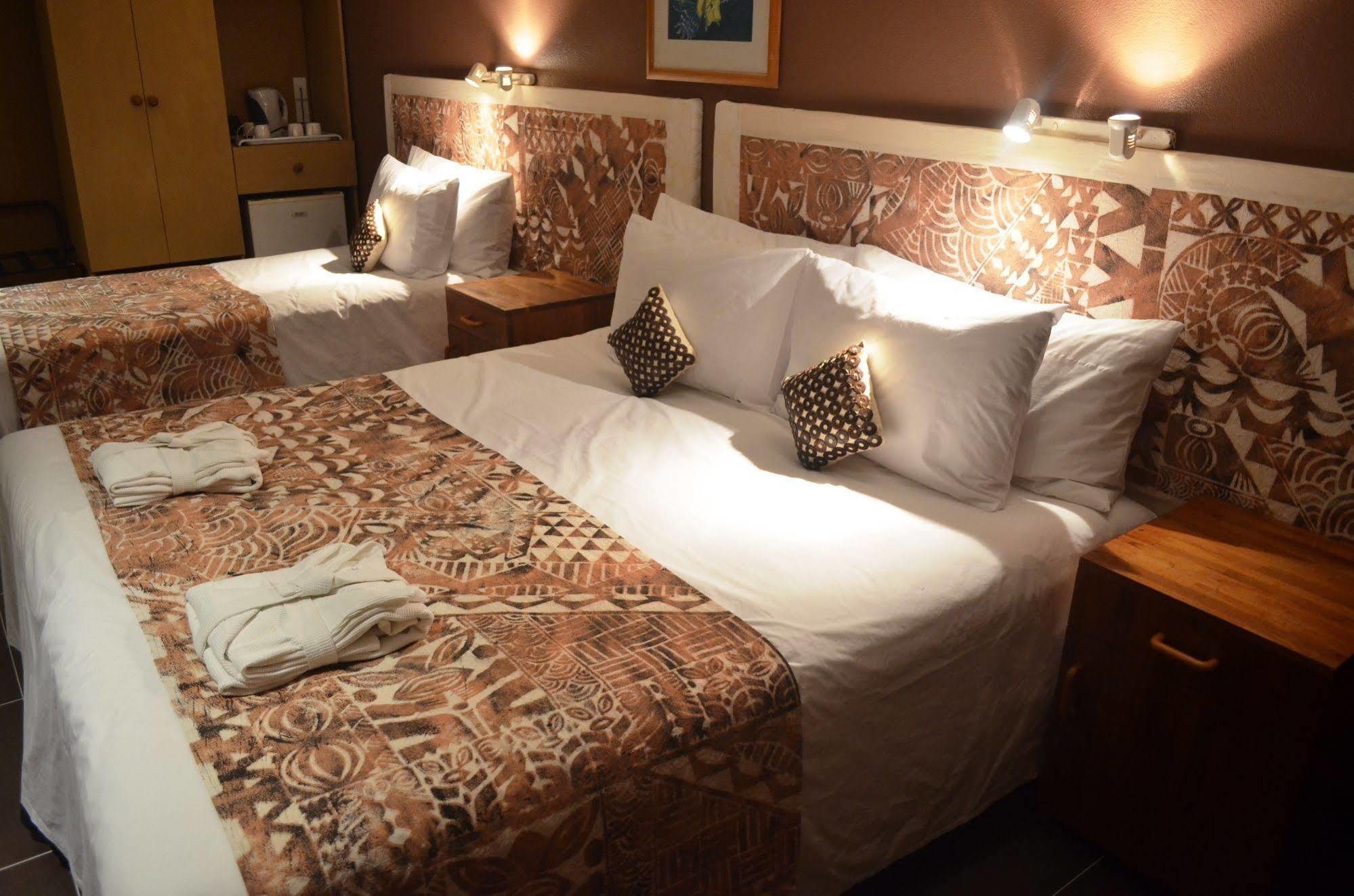 The Islander Hotel ラロトンガ島 エクステリア 写真
